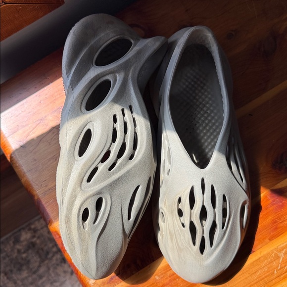 Adidas foam runner color is stone sage - Picture 4 of 8